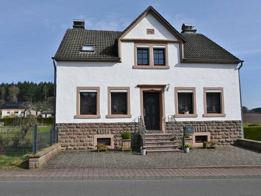 Einfamilienhaus zum Kauf 210.000 € 7 Zimmer 117 m² 639 m² Grundstück Neuheilenbach 54597