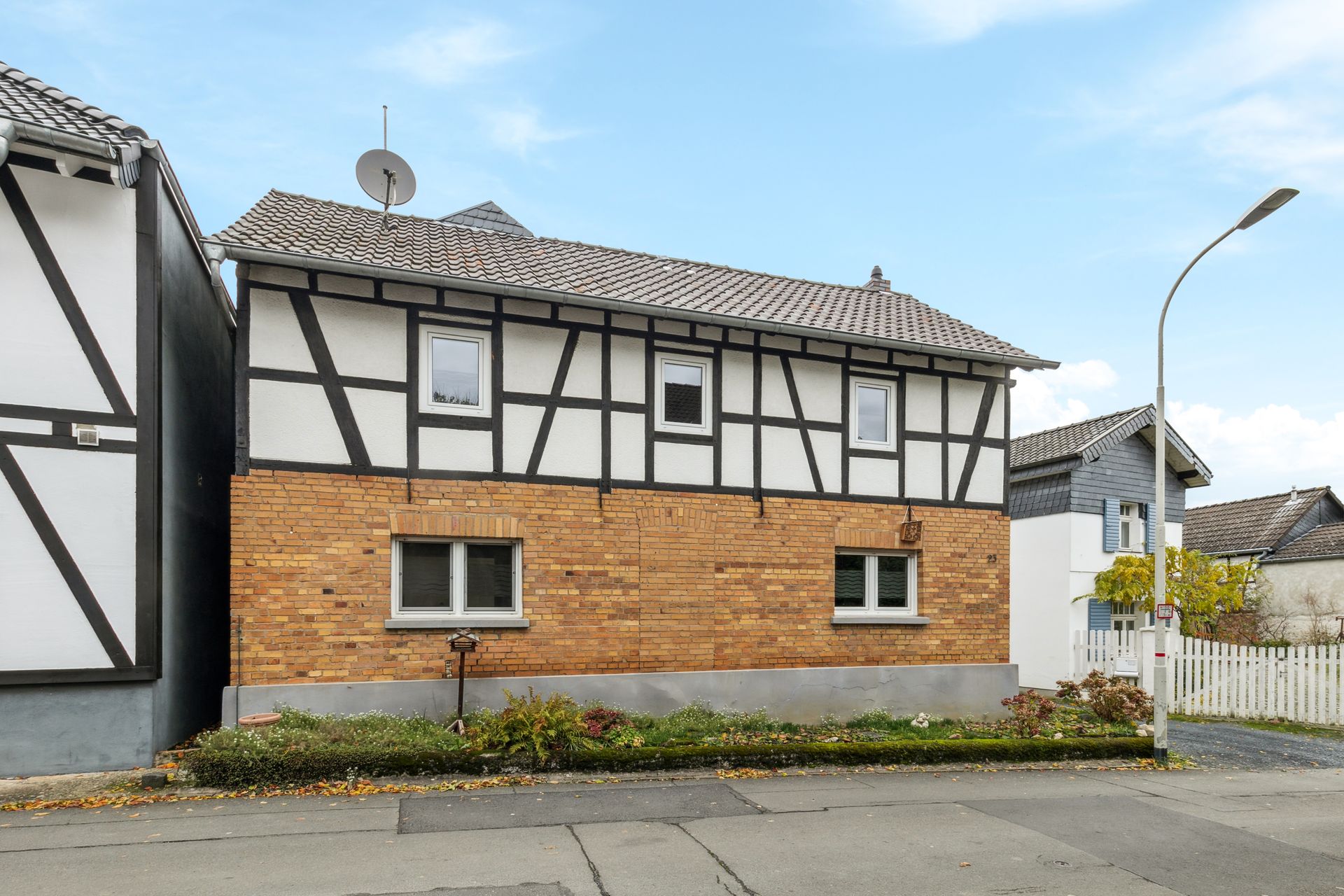 Einfamilienhaus zum Kauf 450.000 € 7 Zimmer 196 m²<br/>Wohnfläche 362 m²<br/>Grundstück Oelinghoven Königswinter 53639