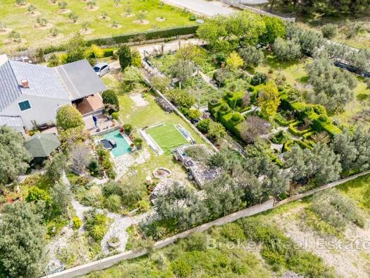 Haus zum Kauf 2.500.000 € 300 m² 3.000 m² Grundstück Bracevci