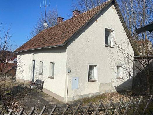 Haus zum Kauf 85.000 € 4 Zimmer 104 m² 371 m² Grundstück frei ab sofort Kirchstraße 7 Wolfsegg 93195