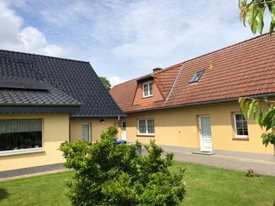 Mehrfamilienhaus zum Kauf 350.000 € 7 Zimmer 200 m² 1.020 m² Grundstück Meesiger 17111