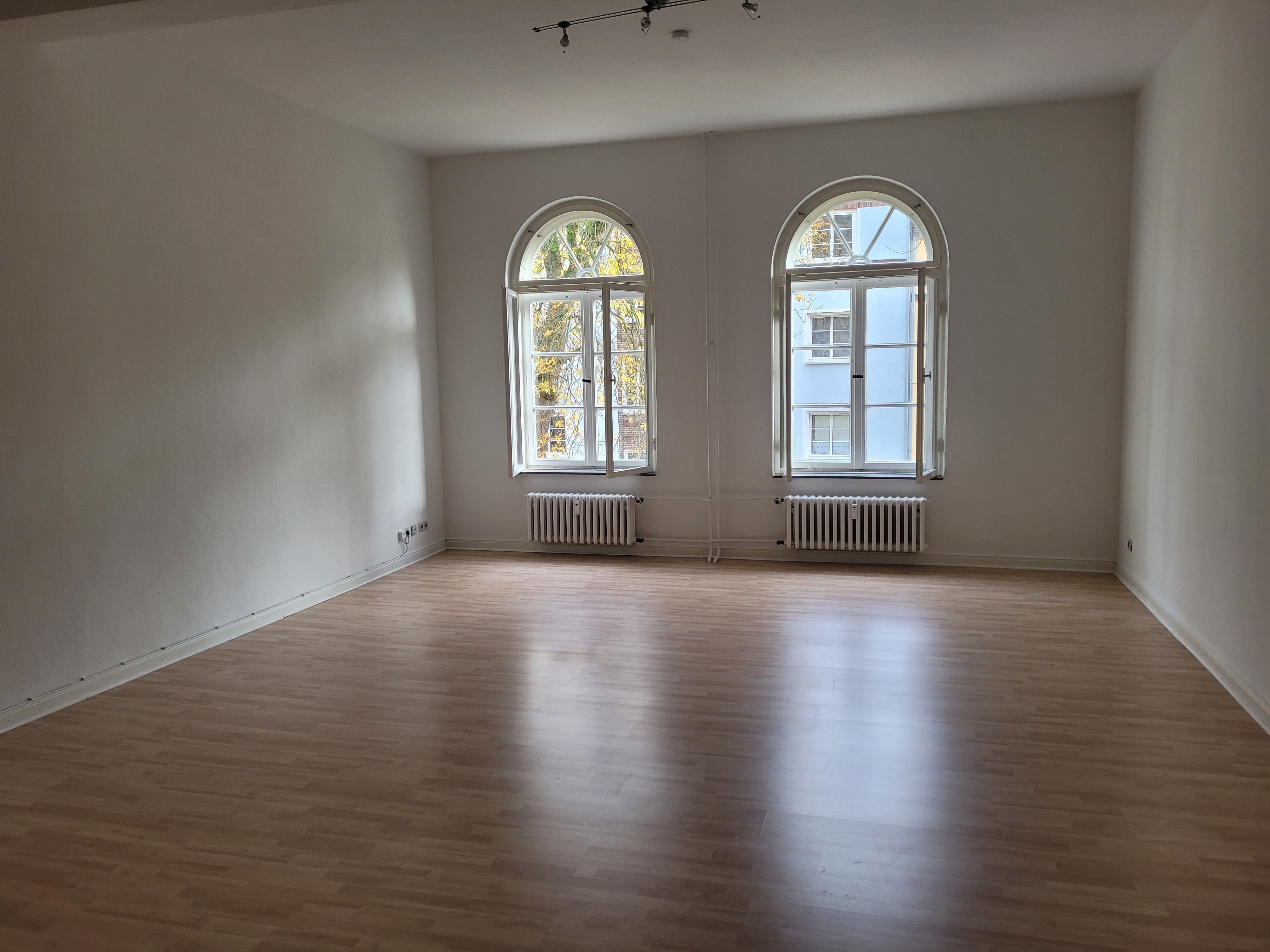 Wohnung zur Miete 885 € 3 Zimmer 118 m²<br/>Wohnfläche 2.<br/>Geschoss ab sofort<br/>Verfügbarkeit Junkerhohlweg 17 Neustadt - Nord Flensburg 24939