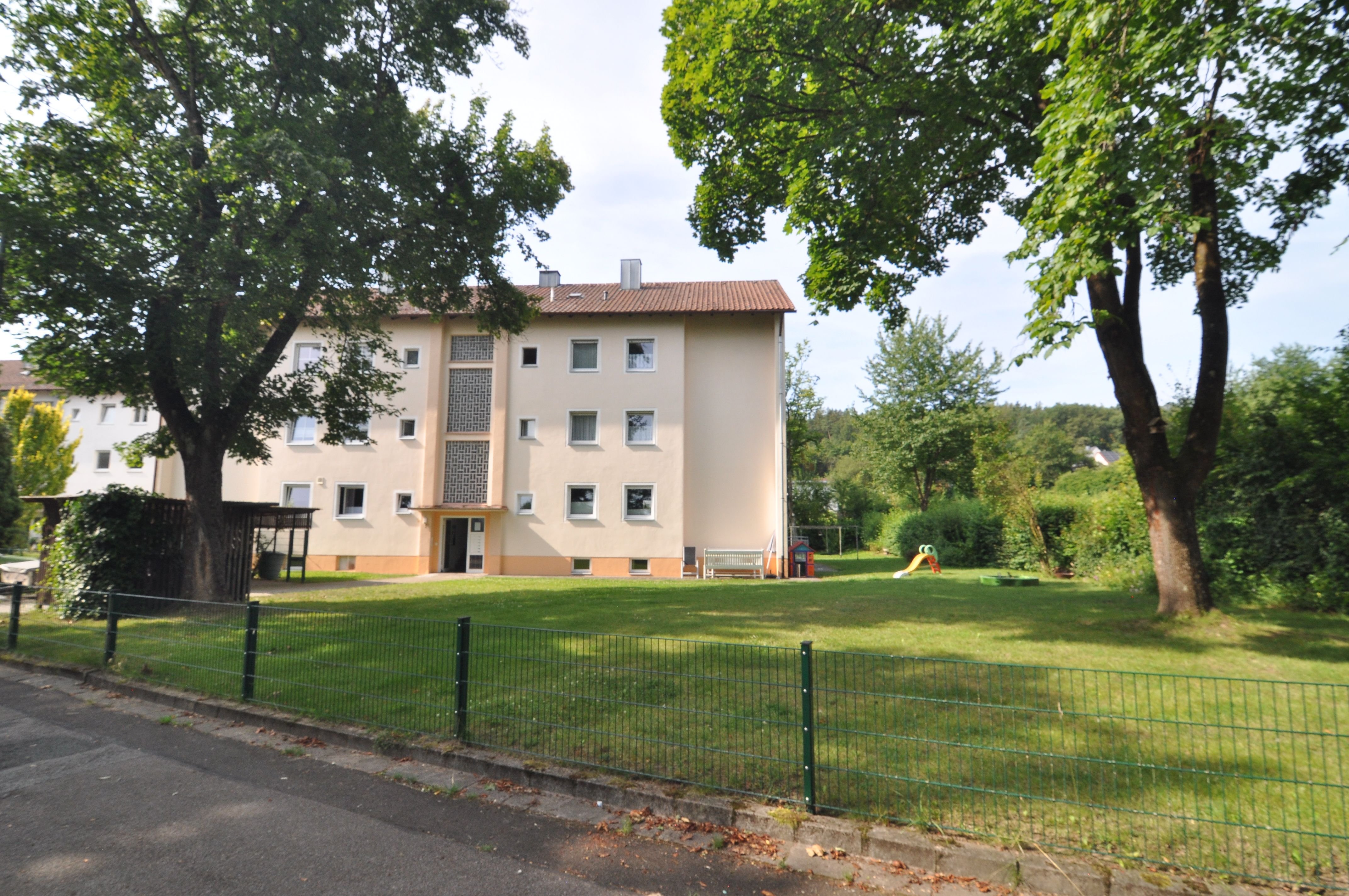 Wohnung zum Kauf als Kapitalanlage geeignet 165.000 € 4 Zimmer 90 m²<br/>Wohnfläche Sulzbach-Rosenberg Sulzbach-Rosenberg 92237