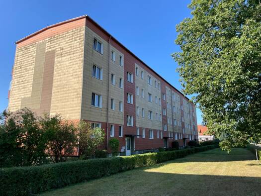Wohnung zur Miete 425 € 4 Zimmer 71,5 m² 1. Geschoss frei ab sofort Schulstraße 13 Berge 19348