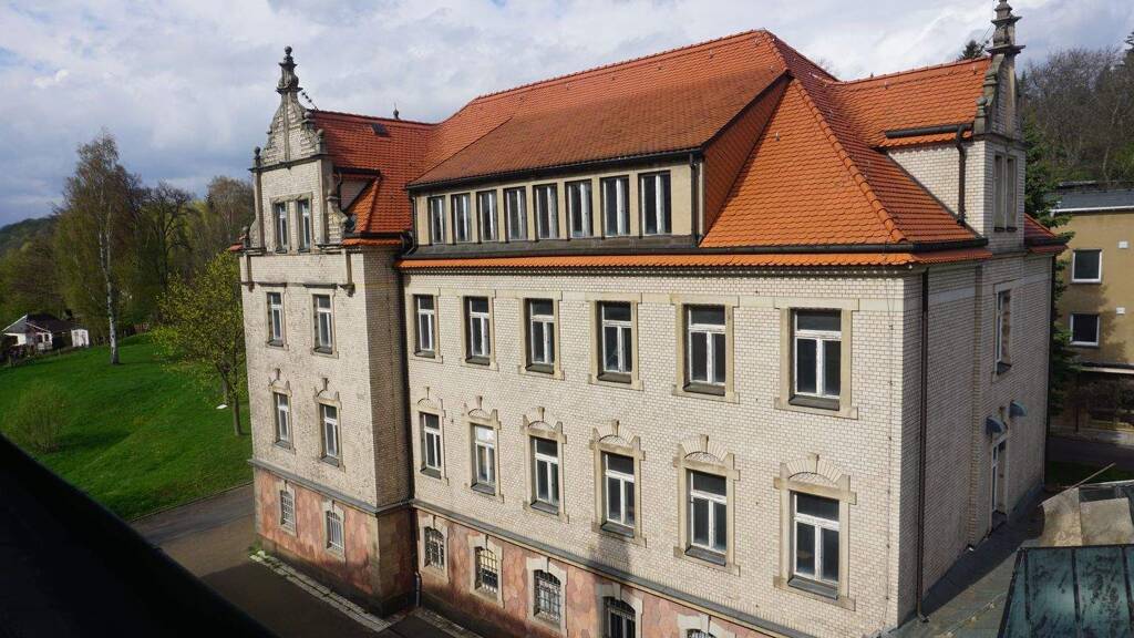 Haus zum Kauf 999.000 € 80 Zimmer 4.300 m² frei ab sofort Roßwein 04741