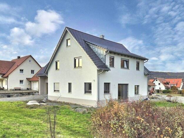 Einfamilienhaus zum Kauf 495.000 € 6 Zimmer 220 m² 949 m² Grundstück frei ab sofort Geusfeld Rauhenebrach 96181