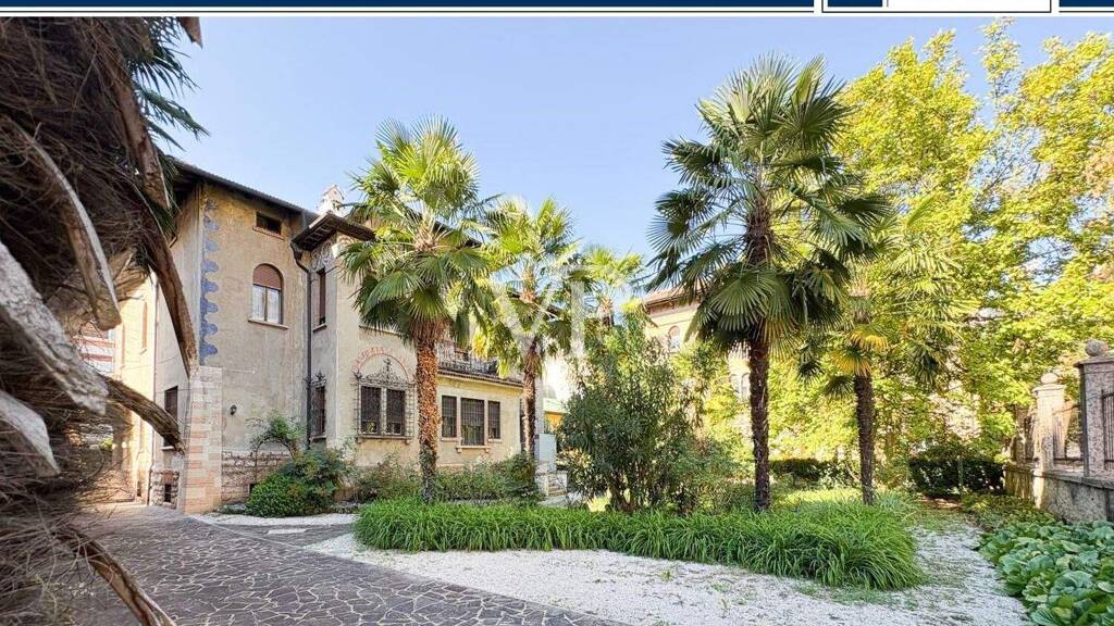 Villa zum Kauf 15 Zimmer 1.000 m² 1.205 m² Grundstück Via Brigata Acqui 18 Trento 38122