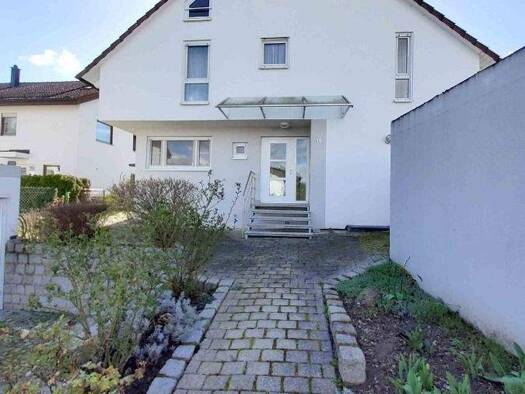 Einfamilienhaus zur Miete 1.900 € 7 Zimmer 185 m² 590 m² Grundstück frei ab 01.04.2026 Sersheim 74372