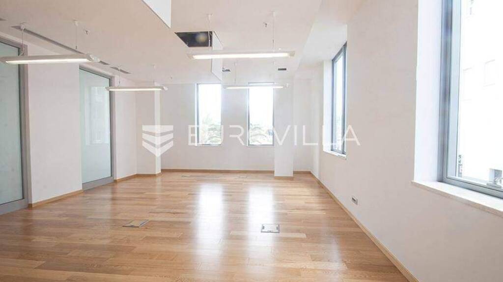 Büro zur Miete 2.900 € Trstenik Bacvice - Firule