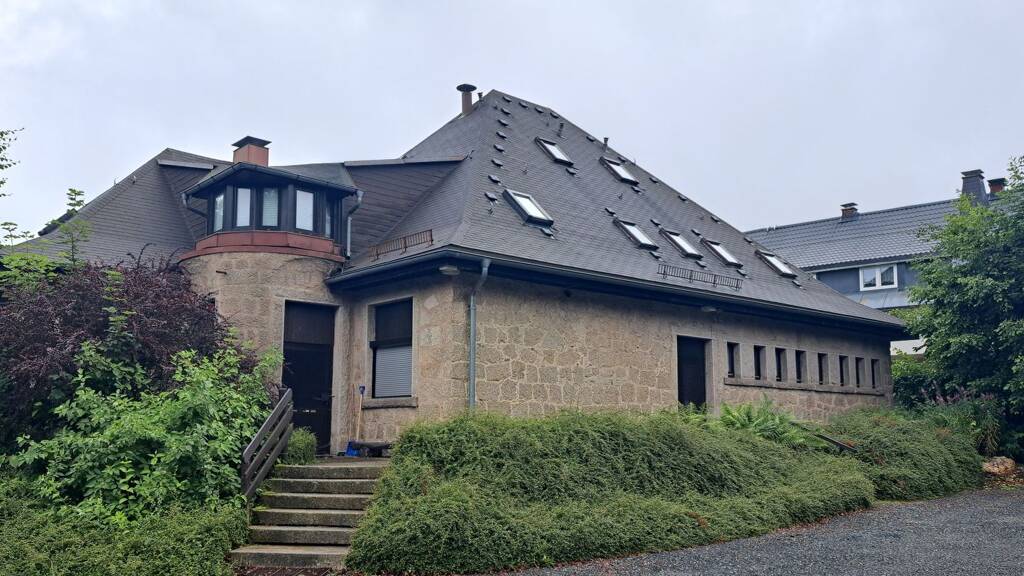 Wohnung zum Kauf 100.000 € 4 Zimmer 85 m² 1. Geschoss frei ab sofort Flecklstr.11 Neubau Fichtelberg 95686