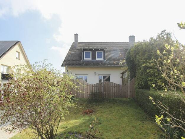 Doppelhaushälfte zum Kauf 322.000 € 5 Zimmer 140,2 m² 363,2 m² Grundstück Oberhohndorf Zwickau 08056