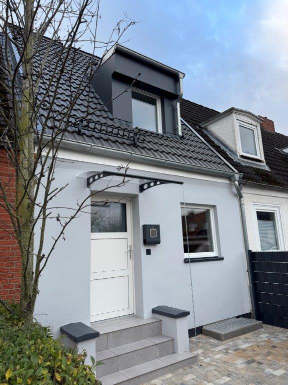 Reihenmittelhaus zur Miete 1.150 € 3 Zimmer 75 m²<br/>Wohnfläche 105 m²<br/>Grundstück ab sofort<br/>Verfügbarkeit Alt-Kücknitz / Dummersdorf / Roter Hahn Lübeck 23569