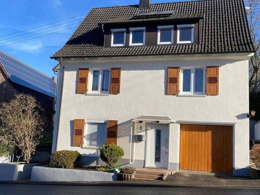 Einfamilienhaus zur Miete 990 € 6 Zimmer 130 m² 350 m² Grundstück frei ab sofort Fürnsal Dornhan 72175