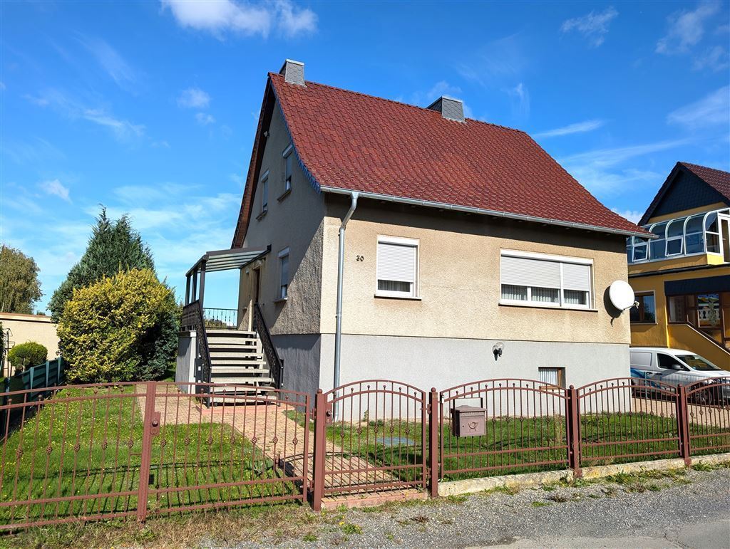 Einfamilienhaus zum Kauf 285.000 € 5 Zimmer 107 m²<br/>Wohnfläche 718 m²<br/>Grundstück Hainichenstr. 30 Elsterwerda Elsterwerda 04910