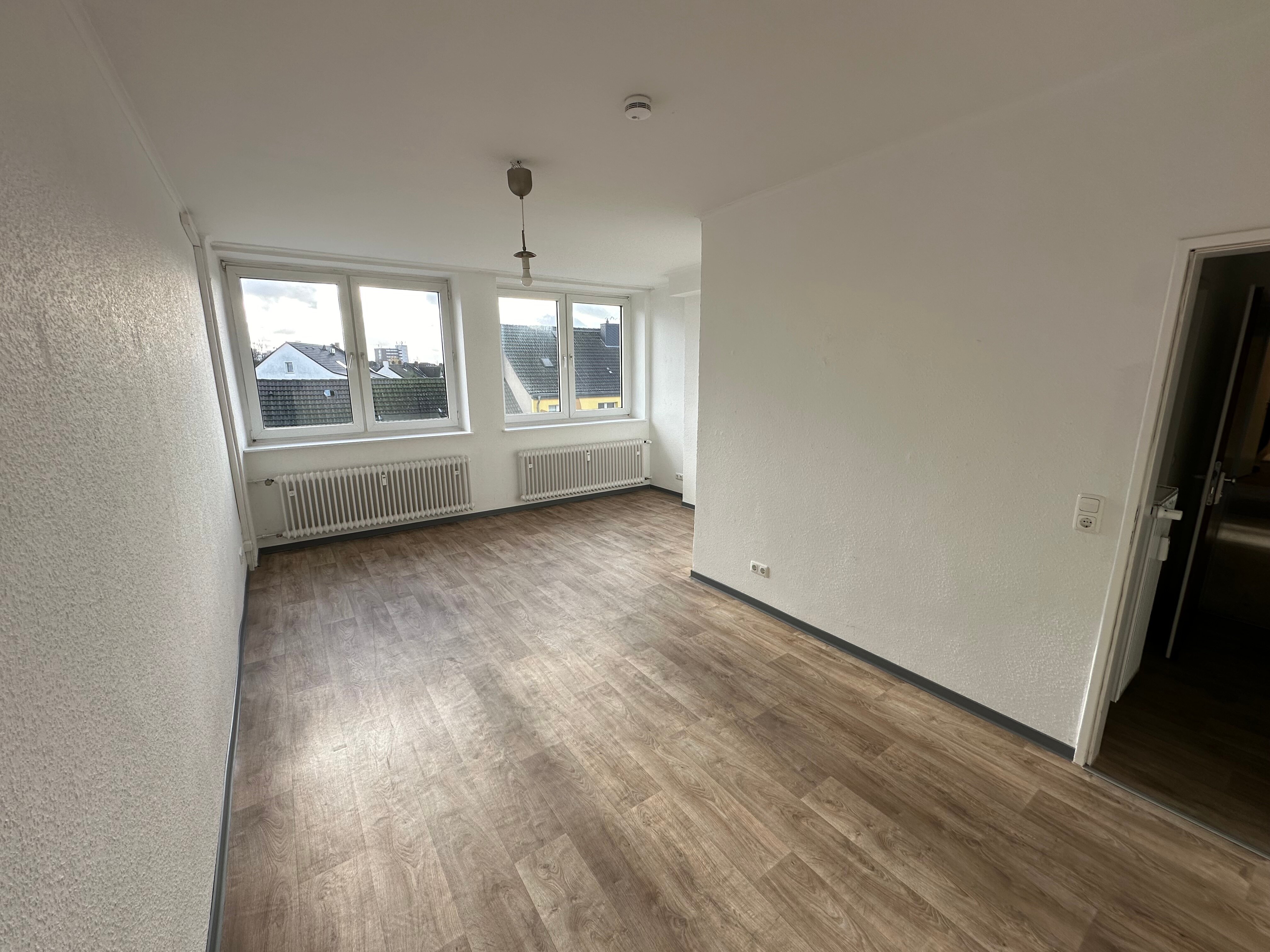 Wohnung zur Miete 300 € 2 Zimmer 47 m²<br/>Wohnfläche 3.<br/>Geschoss ab sofort<br/>Verfügbarkeit Mittelmeiderich Duisburg 47137