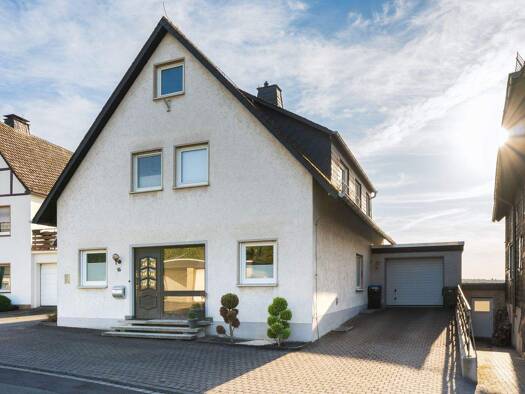 Einfamilienhaus zum Kauf 319.000 € 7 Zimmer 193 m² 532 m² Grundstück Hirschberg Warstein-Hirschberg 59581