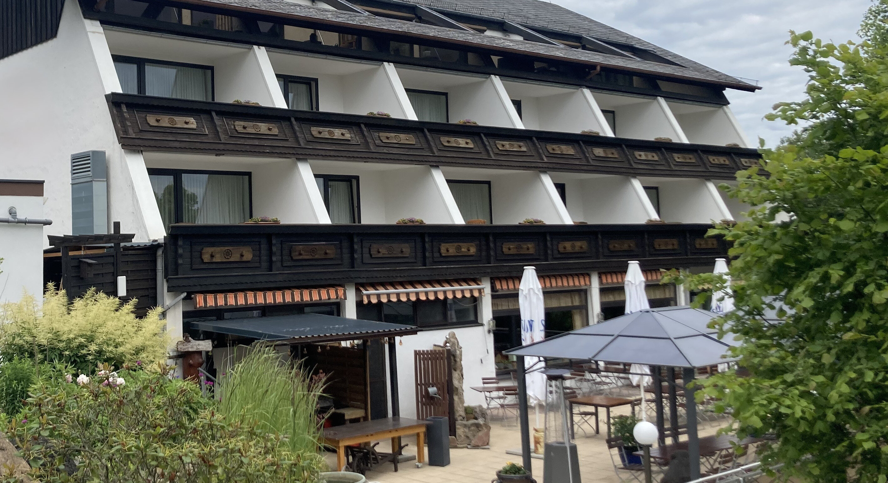 Hotel zum Kauf 1.950.000 € 20 Zimmer 1.451 m²<br/>Gastrofläche 3.902 m²<br/>Grundstück Simmern/Hunsrück 55469