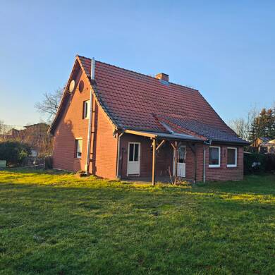 Einfamilienhaus zum Kauf 275.000 € 4 Zimmer 75 m² 3.184 m² Grundstück frei ab sofort Stintenburger Hütte Zarrentin am Schaalsee 19246