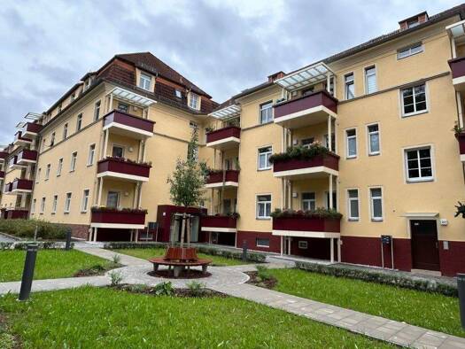 Wohnung zur Miete 789 € 3 Zimmer 92,8 m² EG frei ab 01.02.2026 Am Sommerbad 32 Innenstadt Gera 07548