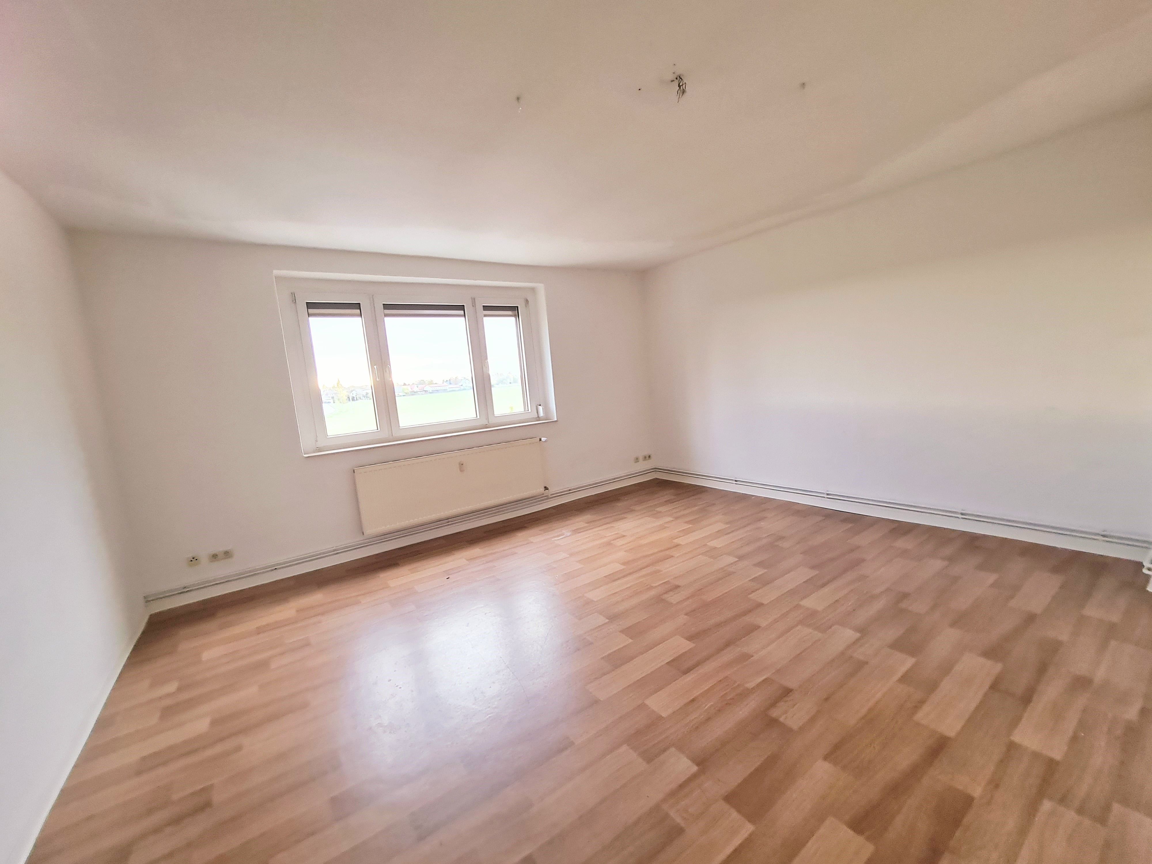 Wohnung zur Miete 380 € 3 Zimmer 67 m²<br/>Wohnfläche 1.<br/>Geschoss ab sofort<br/>Verfügbarkeit Straße des NAW 3 Wyhra Borna 04552