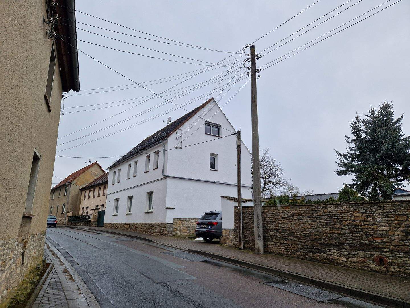 Immobilie in Goethestadt Bad Lauchstädt - Großzügiges Zweifamilienhaus mit Nebengelass, Garagen und weitläufigem Garten in Milzau - Bild 1