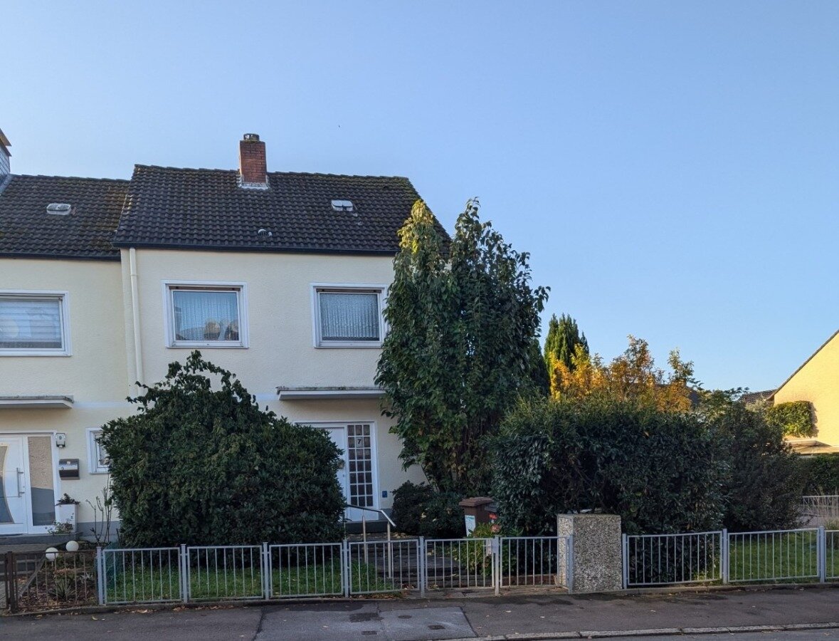 Reihenendhaus zum Kauf 275.000 € 4 Zimmer 96,2 m²<br/>Wohnfläche 418 m²<br/>Grundstück Flughafen Dortmund 44319