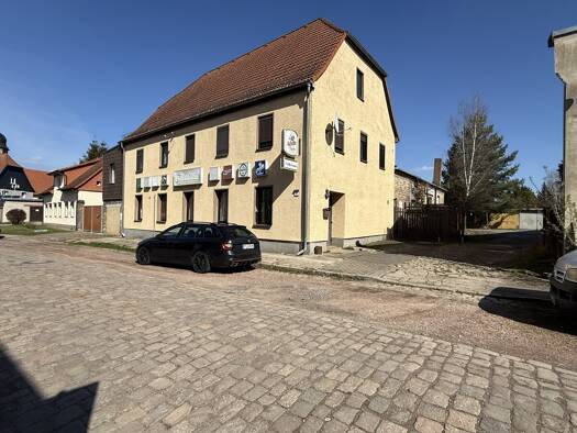 Mehrfamilienhaus zum Kauf 199.000 € 250 m² 1.676 m² Grundstück Döllnitz Schkopau / Döllnitz 06258