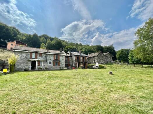 Haus zum Kauf 690.000 € 8 Zimmer 290 m² 5.000 m² Grundstück Maccagno con Pino e Veddasca 21010