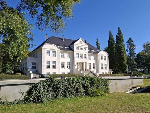 Schloss zum Kauf 3.600.000 € 45 Zimmer 1.200 m² 38.688 m² Grundstück Wichmannsdorf Kröpelin 18236