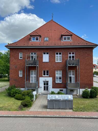 Wohnung zur Miete 577 € 3 Zimmer 77 m² frei ab sofort Am Exerzierplatz 13 Parchim Parchim 19370
