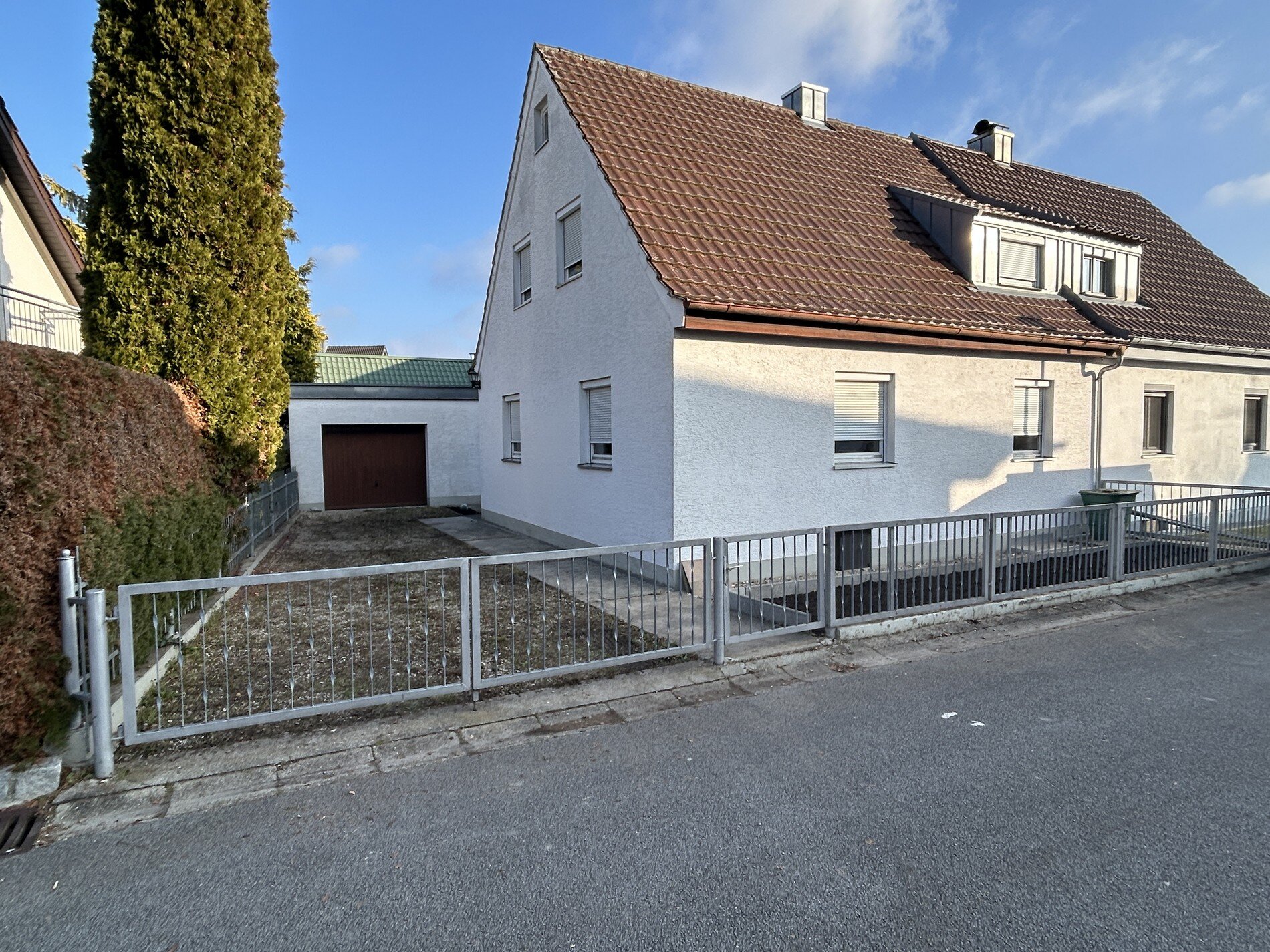 Doppelhaushälfte zum Kauf 239.000 € 4 Zimmer 128 m²<br/>Wohnfläche 376 m²<br/>Grundstück 01.02.2025<br/>Verfügbarkeit Wallersdorf Wallersdorf 94522