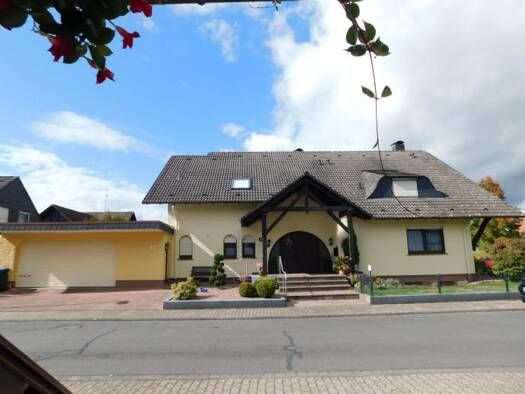 Mehrfamilienhaus zum Kauf 699.000 € 10 Zimmer 280 m² 813 m² Grundstück frei ab sofort Großwallstadt 63868