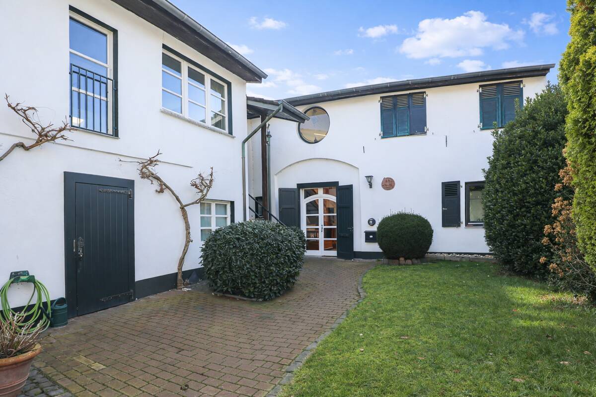 Immobilie in Neuss - Großzügig wohnen - charmantes Wohnhaus mit flexibler Nutzung - Bild 1