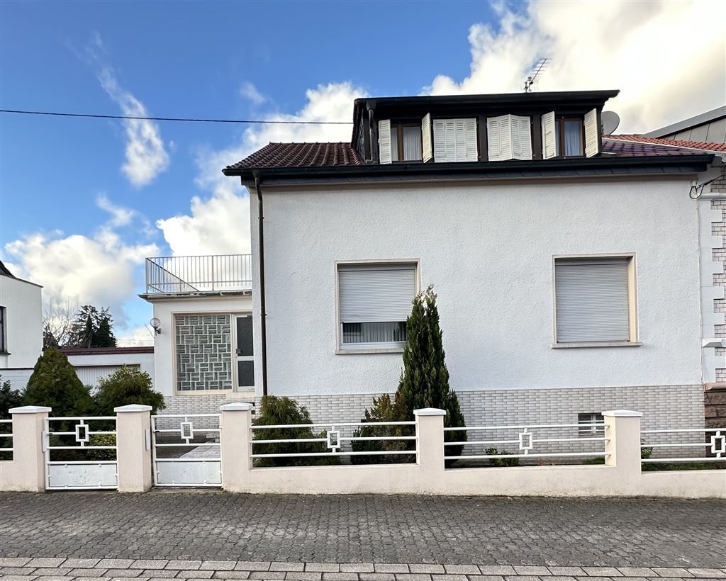 Einfamilienhaus zum Kauf 295.000 € 6 Zimmer 191,7 m²<br/>Wohnfläche 997 m²<br/>Grundstück ab sofort<br/>Verfügbarkeit Wadgassen Wadgassen 66787