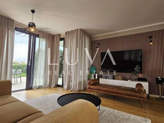 Haus zum Kauf 750.000 € 5 Zimmer 200 m² Blato, Novi Zagreb - Zapad Blato