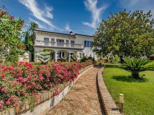 Haus zum Kauf 1.895.000 € 4 Zimmer 400 m² Umag Centar, Luka, Finida