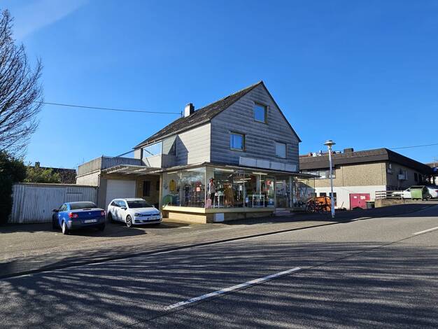 Haus zum Kauf 249.000 € 380 m² 779 m² Grundstück Weiskirchen Weiskirchen 66709
