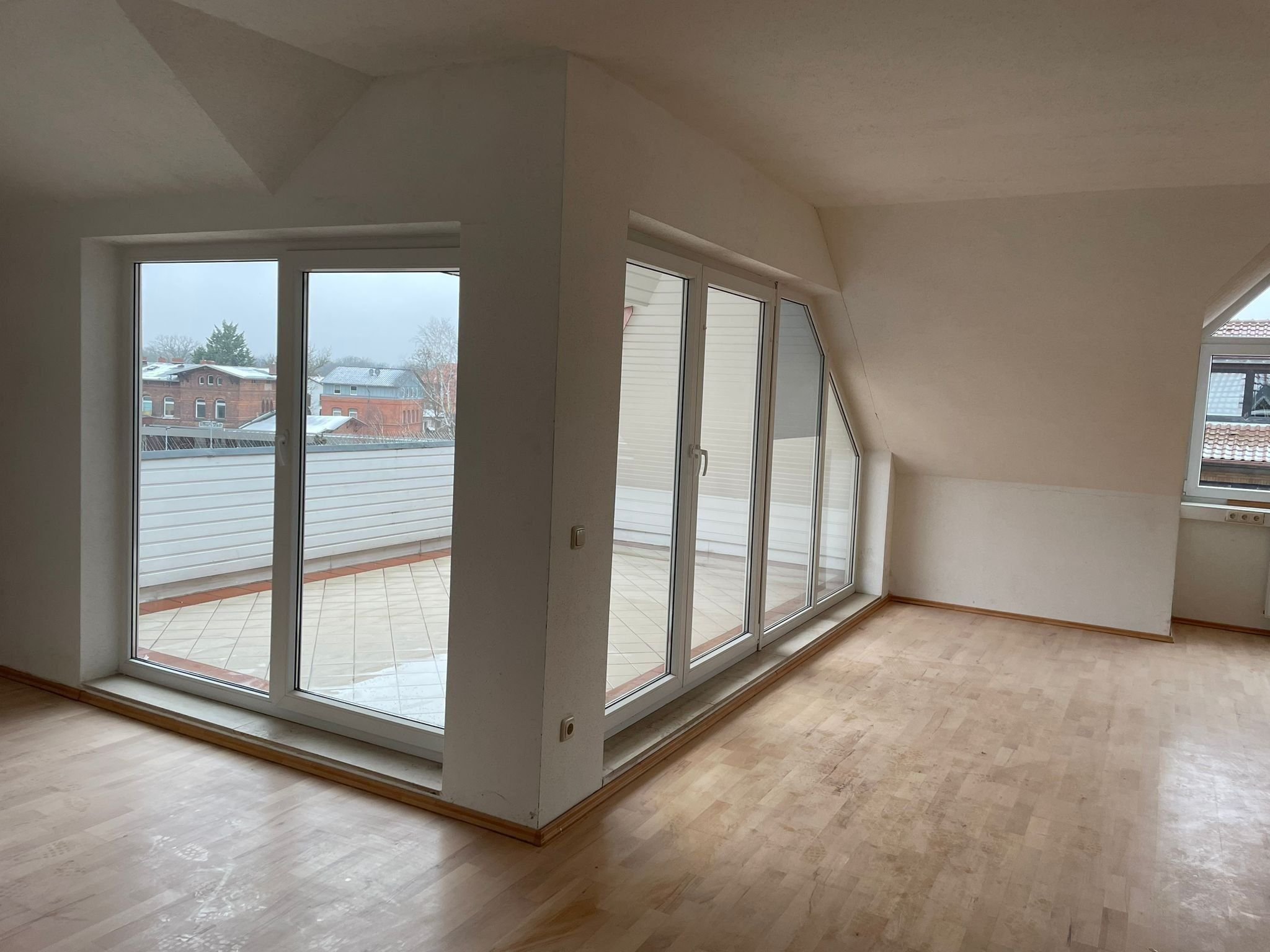 Penthouse zur Miete 1.080 € 3 Zimmer 152 m²<br/>Wohnfläche ab sofort<br/>Verfügbarkeit Gifhorn Gifhorn 38518