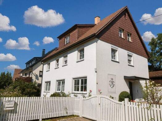 Mehrfamilienhaus zum Kauf 650.000 € 9,5 Zimmer 244 m² 798 m² Grundstück Dettingen an der Erms 72581