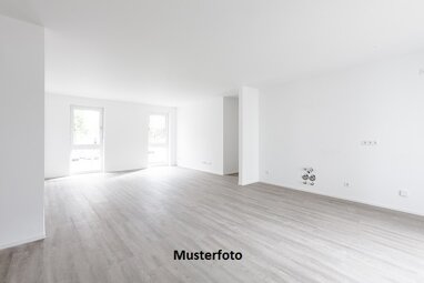 Wohnung zum Kauf Zwangsversteigerung 220.000 € 3 Zimmer 73 m² Seeberg Köln 50769