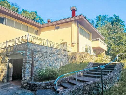 Haus zum Kauf 1.300.000 € 969 m² 7.200 m² Grundstück Montemurlo 59013