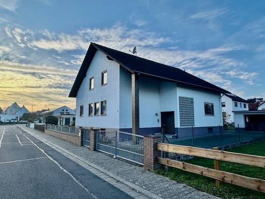 Mehrfamilienhaus zum Kauf 439.000 € 8 Zimmer 205 m² 585 m² Grundstück Mosbach Schaafheim 64850