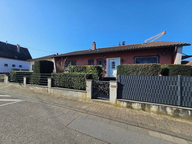Einfamilienhaus zum Kauf provisionsfrei 310.000 € 4 Zimmer 107 m² 463 m² Grundstück Schubertstraße 1 Undenheim 55278