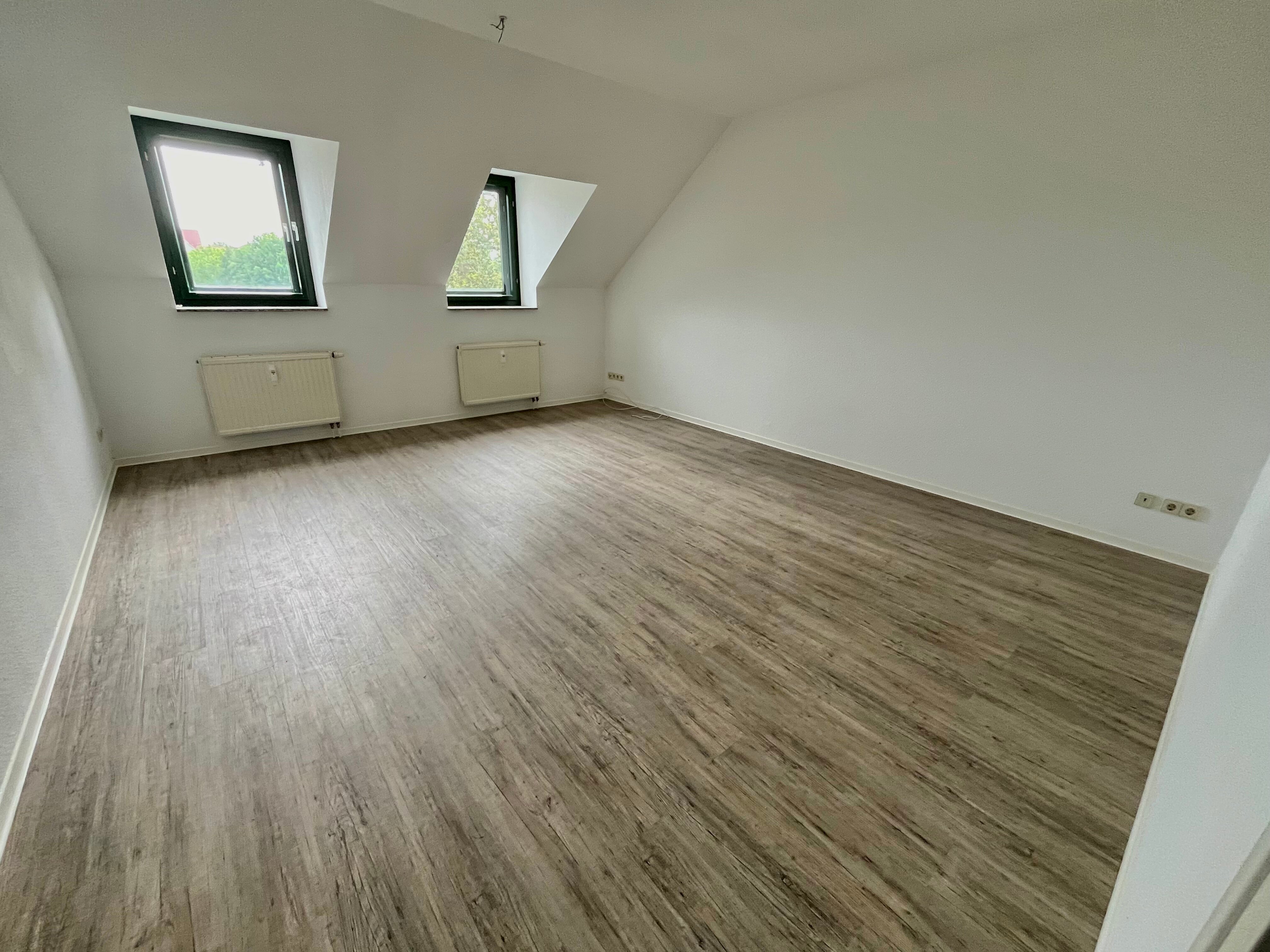 Wohnung zur Miete 499 € 3 Zimmer 88,2 m²<br/>Wohnfläche 4.<br/>Geschoss ab sofort<br/>Verfügbarkeit Wartburgstraße 18 Bernsdorf 423 Chemnitz 09126