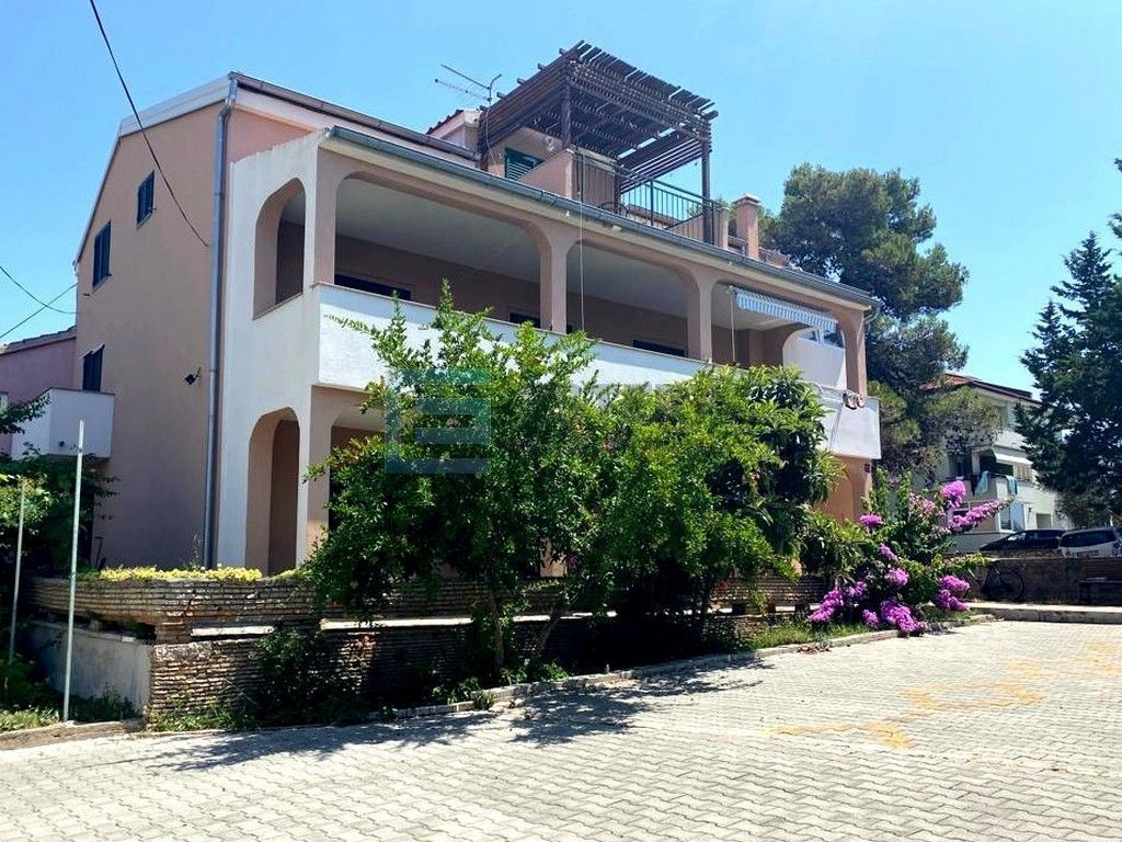 Haus zum Kauf 550.000 € 10 Zimmer 391 m²<br/>Wohnfläche Biograd na Moru center