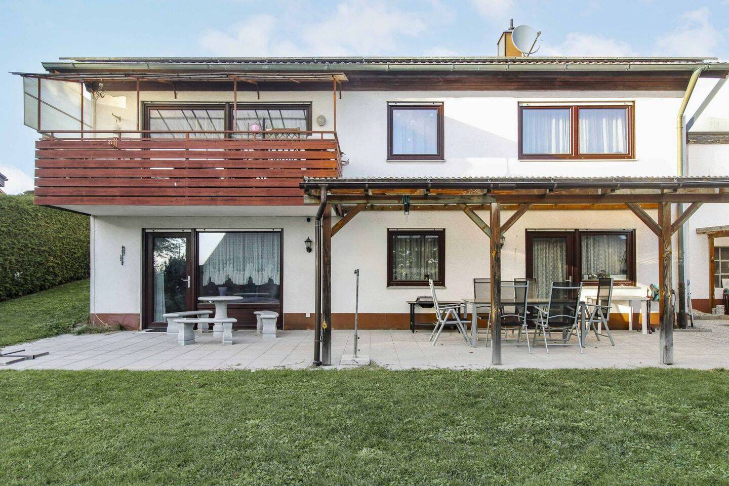 Immobilie in Adelsdorf - Große Südterrasse, Garten, Einliegerwohnung uvm.! Einfamilienhaus in ruhiger Lage von Aisch - Bild 0