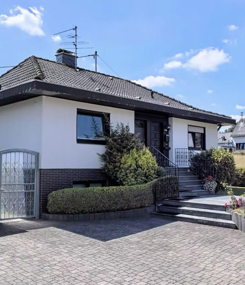 Einfamilienhaus zum Kauf provisionsfrei 345.000 € 5 Zimmer 179 m²<br/>Wohnfläche 934 m²<br/>Grundstück Eichenbacher Weg 5 Antweiler 53533