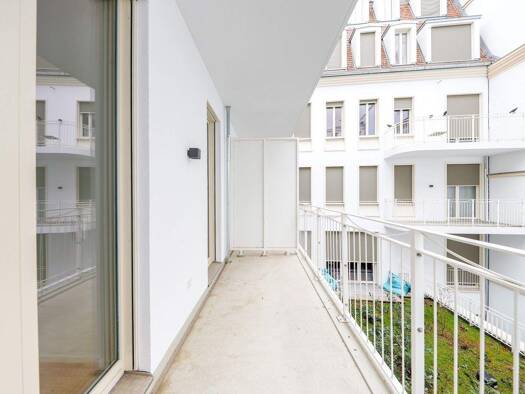 Wohnung zur Miete 959 € 2 Zimmer 73,8 m² 2. Geschoss frei ab 01.02.2026 Landhausstraße 15 Innere Altstadt Dresden 01067