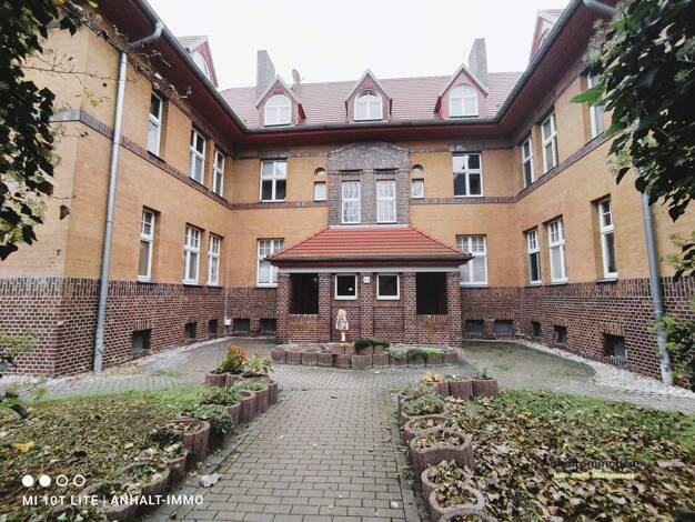 Wohnung zum Kauf 73.500 € 3 Zimmer 74,2 m² EG Griesheimstraße 7/9 Bitterfeld 06749