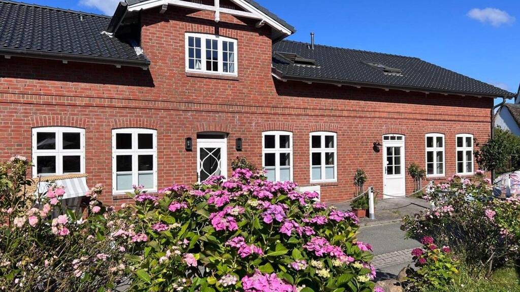 Mehrfamilienhaus zum Kauf 1.890.000 € 12 Zimmer 310 m² 427 m² Grundstück frei ab sofort Nebel 25946